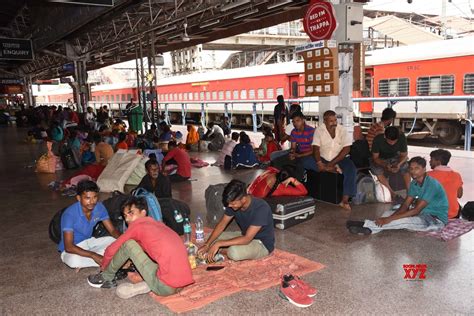 Patna Railway Station News: Porn clip played on。